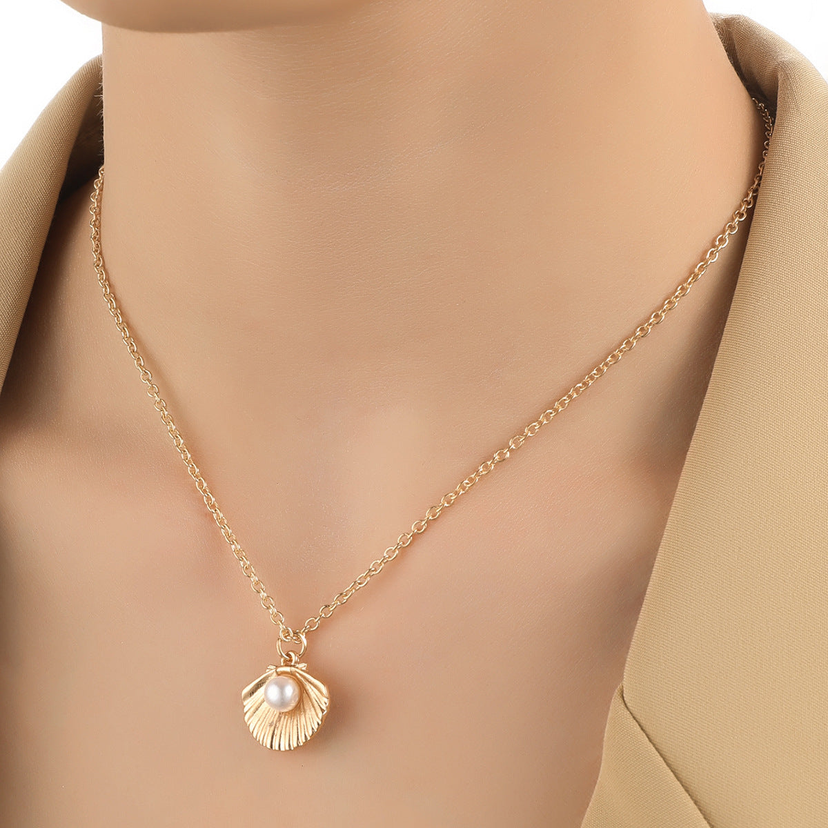 Shell Pearl Necklace